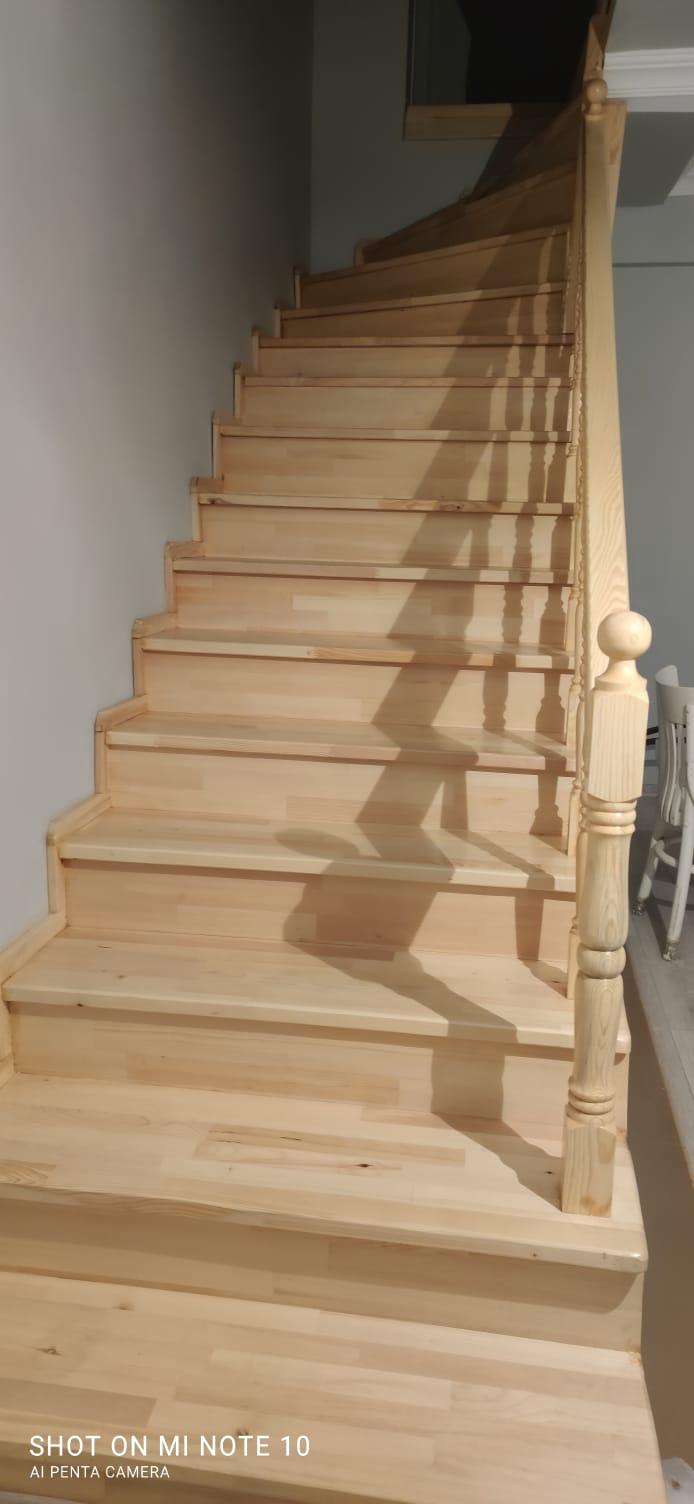 Home Doğal ahşap merdiven – Lake Mutfak